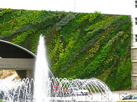 Pont  Max Juvénal, Aix-en-Provence, fountain and cars, Aug. 08
