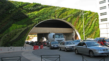 Pont  Max Juvénal, Aix-en-Provence, Mur Végétal and traffic jam, Aug. 08