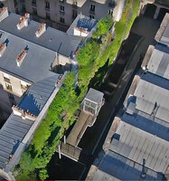 canyon street with all the length of the side wall covered by a 30 m high vertical garden, Rue d&#039;Alsace, Paris, Photo DR