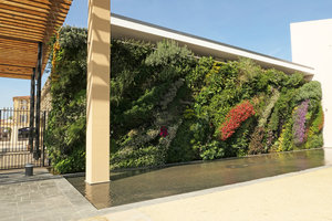 Mc Arthur Glen Provence Vertical Garden, Mas de la Peronne, Miramas