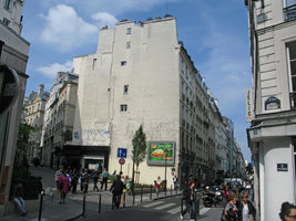 Initial naked side wall rue d&#039;Aboukir, Paris, June 2012