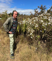 Patrick Blanc and Gymnanthemum appendiculatum, Ambohimanga, Antananarivo, Madagascar, Aug. 2024