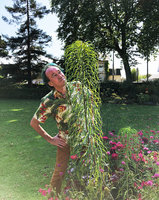 Patrick Blanc and Helianthus salicifolius, Cabourg, France, Aug. 2019