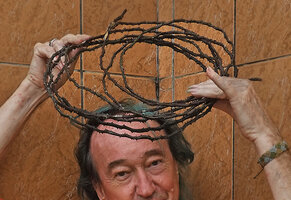 Patrick Blanc and his crown of spines made of a single rolled feeding root of Cercestis blancii, Campo, Cameroon, Sept. 2023, photo by Eric Ngansop