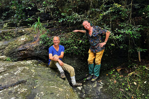 Patrick Blanc and Pascal Héni on the side of a waterfall with rocks covered by Elatostema sp. and Impatiens acaulis, Sinharaja, Sri Lanka, Nov. 2024