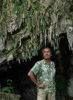 Patrick Blanc and the narrow endemic Monophyllaea pendula on stalactites at the entrance of Clearwater cave, Gunung Mulu NP, Sarawak, Borneo, Sept. 2018