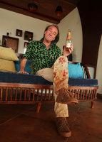 Patrick Blanc, drinking a revitalizing Kingfisher beer back to hotel just after feeding the greedy leeches in shola forest, Karnataka, India, June 2018_modifié-1