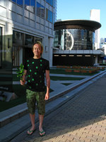 Patrick Blanc hanging Gardenia jasminoides in Roppongi, Tokyo, Aug. 2008