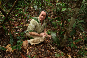 Patrick Blanc holding the very long petioles of Aspidistra cf. heterocarpa var. heterocarpa, Bach Ma NP, 500 m asl, Hue, Vietnam, Oct. 2018