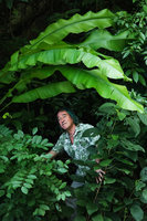 Patrick Blanc in karst forest under Heliconia leaves, Candelaria, Alta Verapaz, Guatemala, Jan. 2020