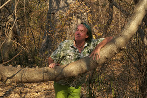 Patrick Blanc lazing along an old climbing stems of Fockea multiflora, Katombora Is., Victoria Falls, Zambia, Sept. 2017