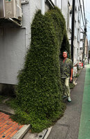 Patrick Blanc partly hidden by a matted curtain of Muehlenbeckia complexa, Tokyo, Oct. 2025 