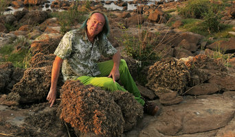 Patrick Blanc sitting on a rock covered by dry Ledermanniella tenax, a rheophytic annual Podostemaceae in the dry Zambezi river bed, Victoria Falls, Zambia, Sept. 2017