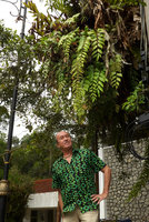 Patrick Blanc under the epiphytic fern Aglaomorpha acuminata, Fraser&#039;s Hill town, Malaysia, Dec. 2016