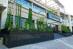 Robinsons Dubai, climbers along the Promenade