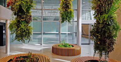 The three Living Pendants, DWS Gaston Rebuffat, Paris